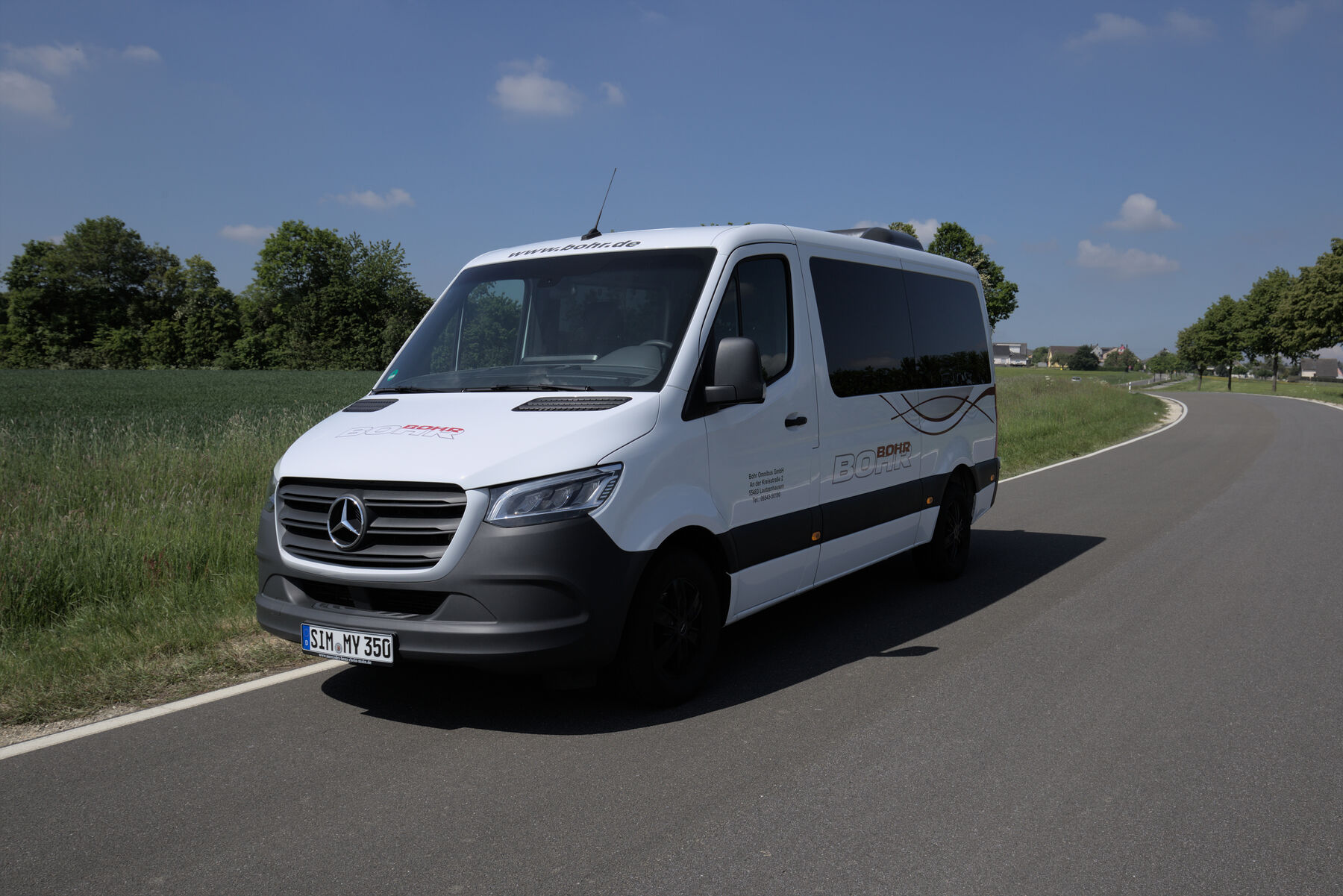 Kleinbus mit bis zu sieben Sitzplätzen für Gruppenreisen