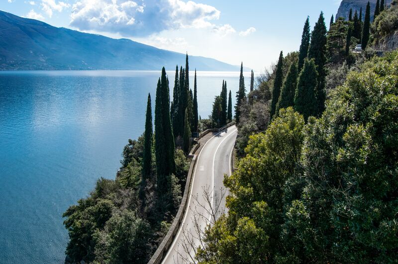Terra e Lago in una giornata di primavera.