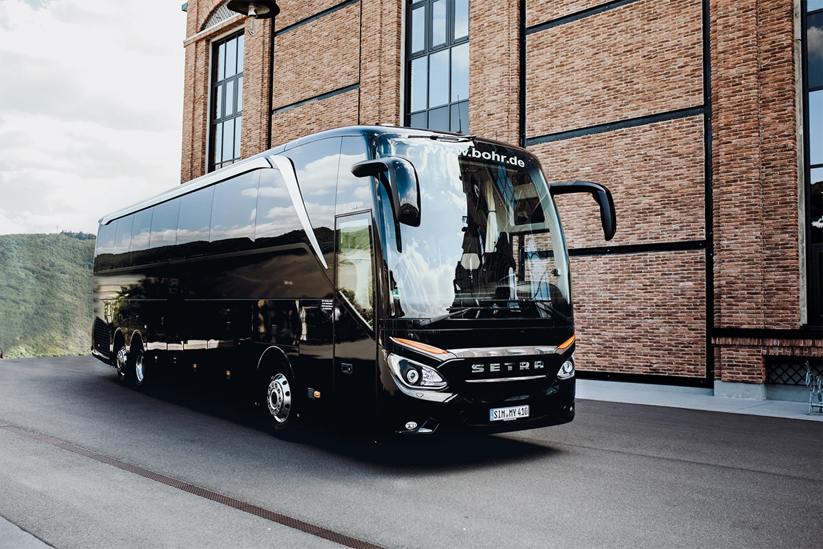 Innenausstattung vom hochwertigen Mannschaftsbus von BOHR