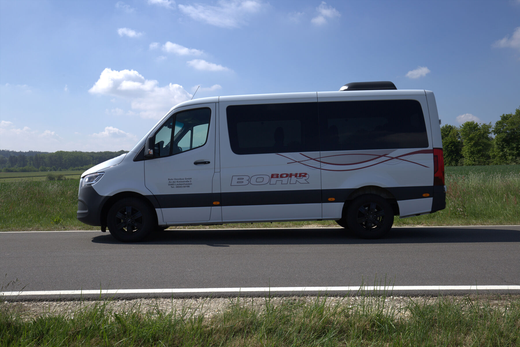 Kleinbus mieten für komfortable Fahrten in kleiner Gruppe