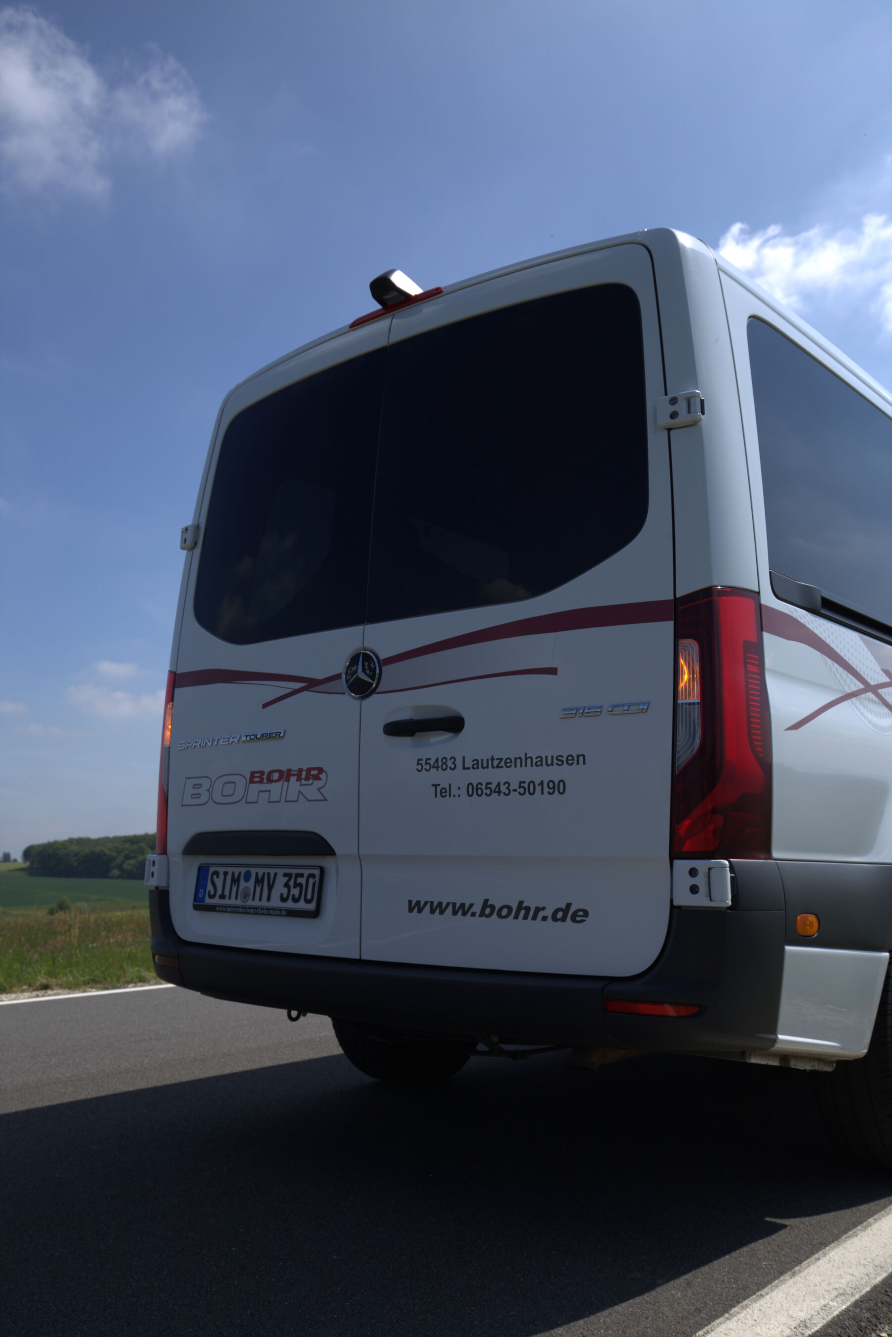 Kleinbus mit bis zu sieben Sitzplätzen für Gruppenreisen