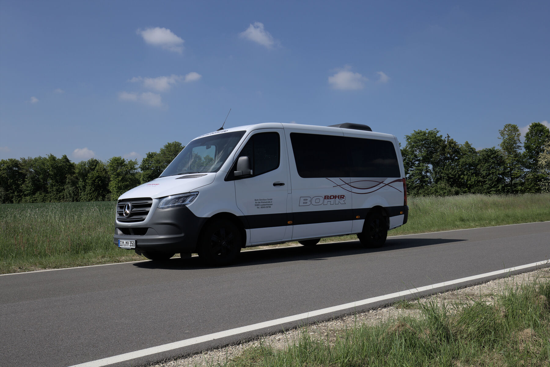 Minivan von BOHR für sichere und komfortable Transferfahrten